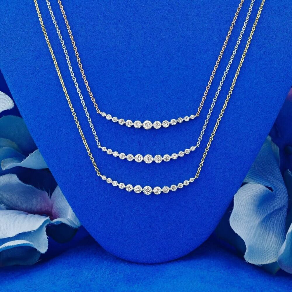 Simple Graduated Necklace and pendant For Women in 14K White Gold