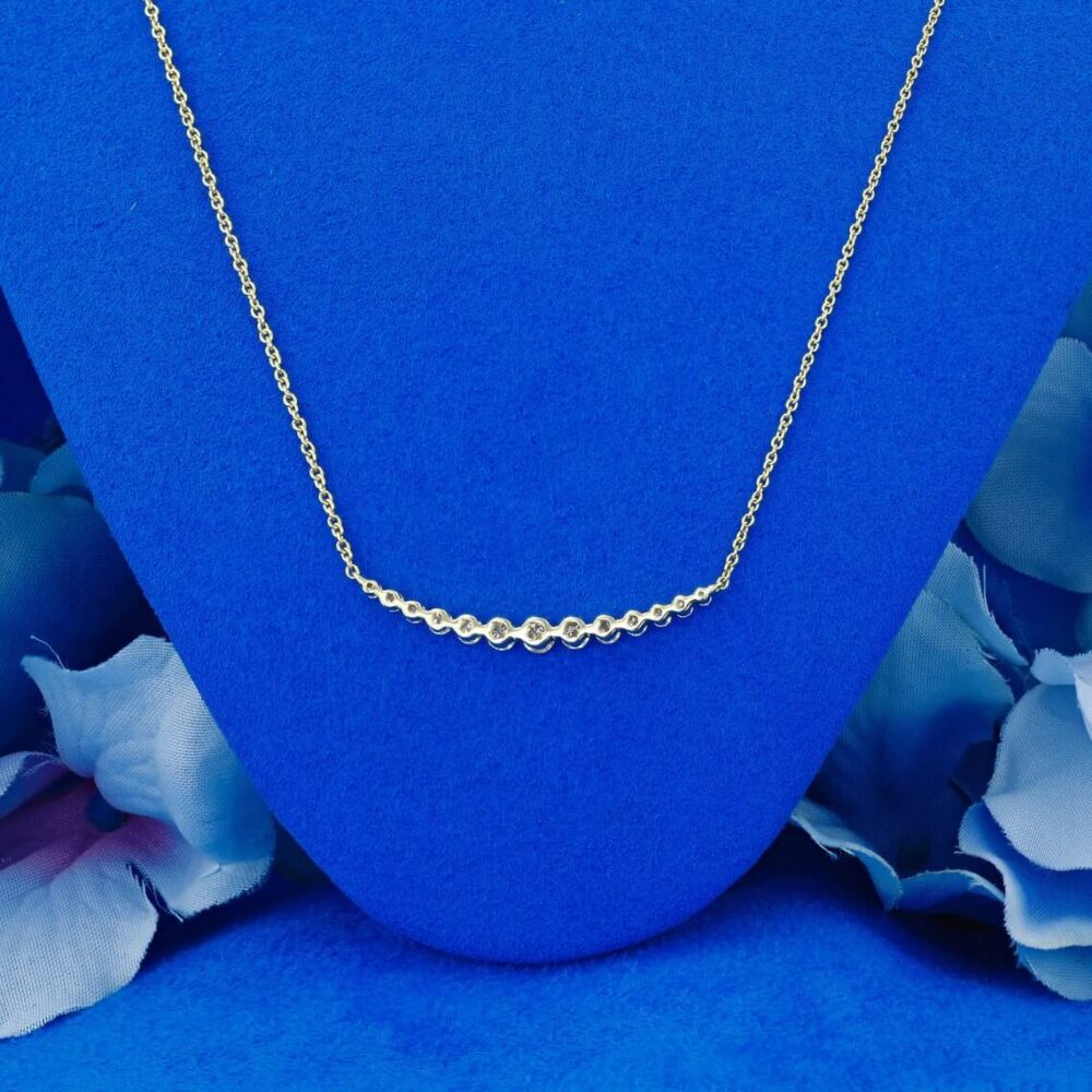 Simple Graduated Necklace and pendant For Women in 14K White Gold